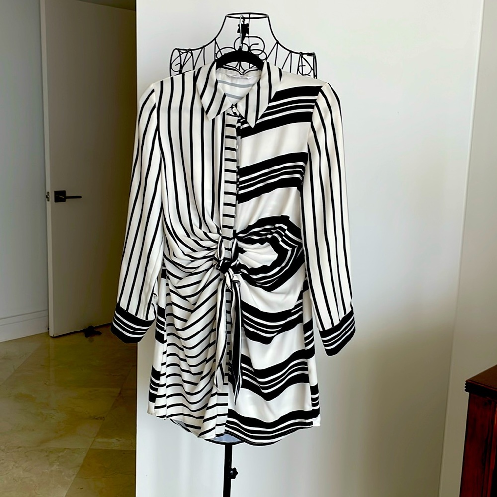 STEVE MADDEN NAVY/WHITE DRESS